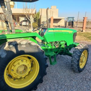 Alternative view of Tractor John Deere 5075 modelo 2010 4WD 75 hp