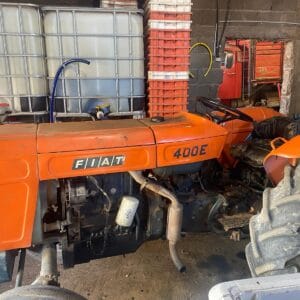 Alternative view of Tractor Fiat 400E