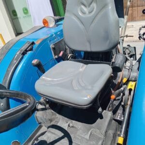 Alternative view of Tractor New Holland TDF85 2014