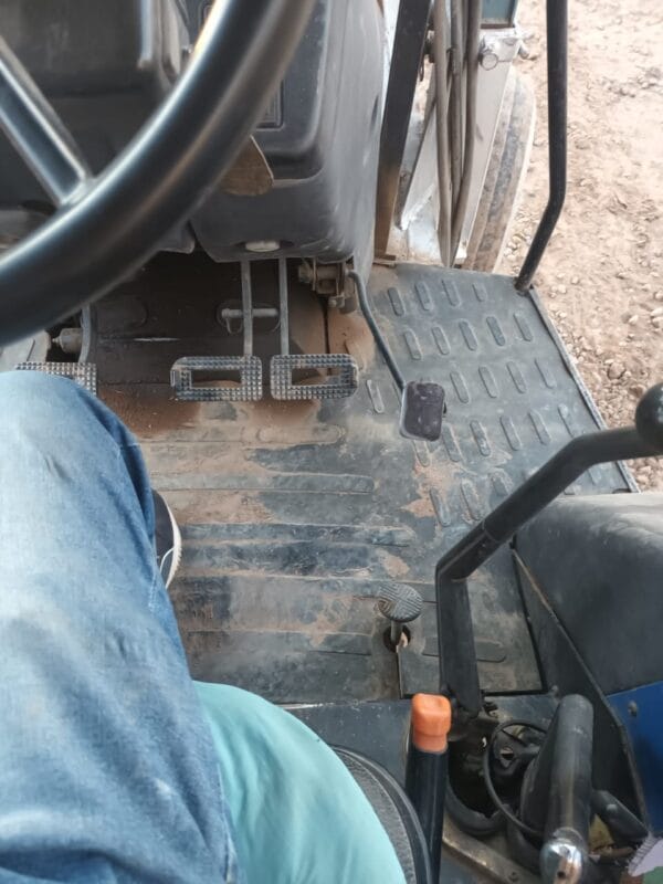 Tractor New Holland TT3840F 2007 con pala - Imagen 4