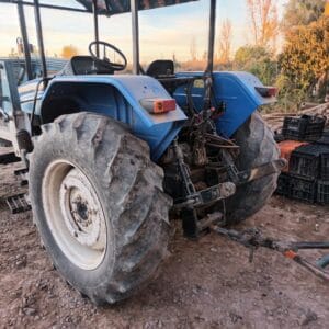 Alternative view of Tractor New Holland TT3840F 2007 con pala