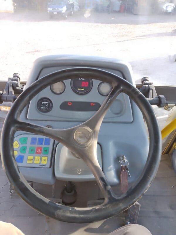 Tractor Pauny 230A 2013 (Valor en ARS) - Imagen 2