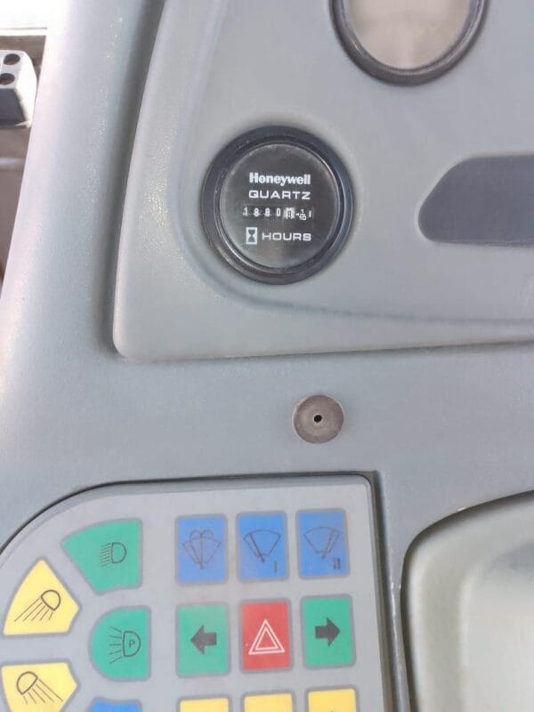 Tractor Pauny 230A 2013 (Valor en ARS) - Imagen 8